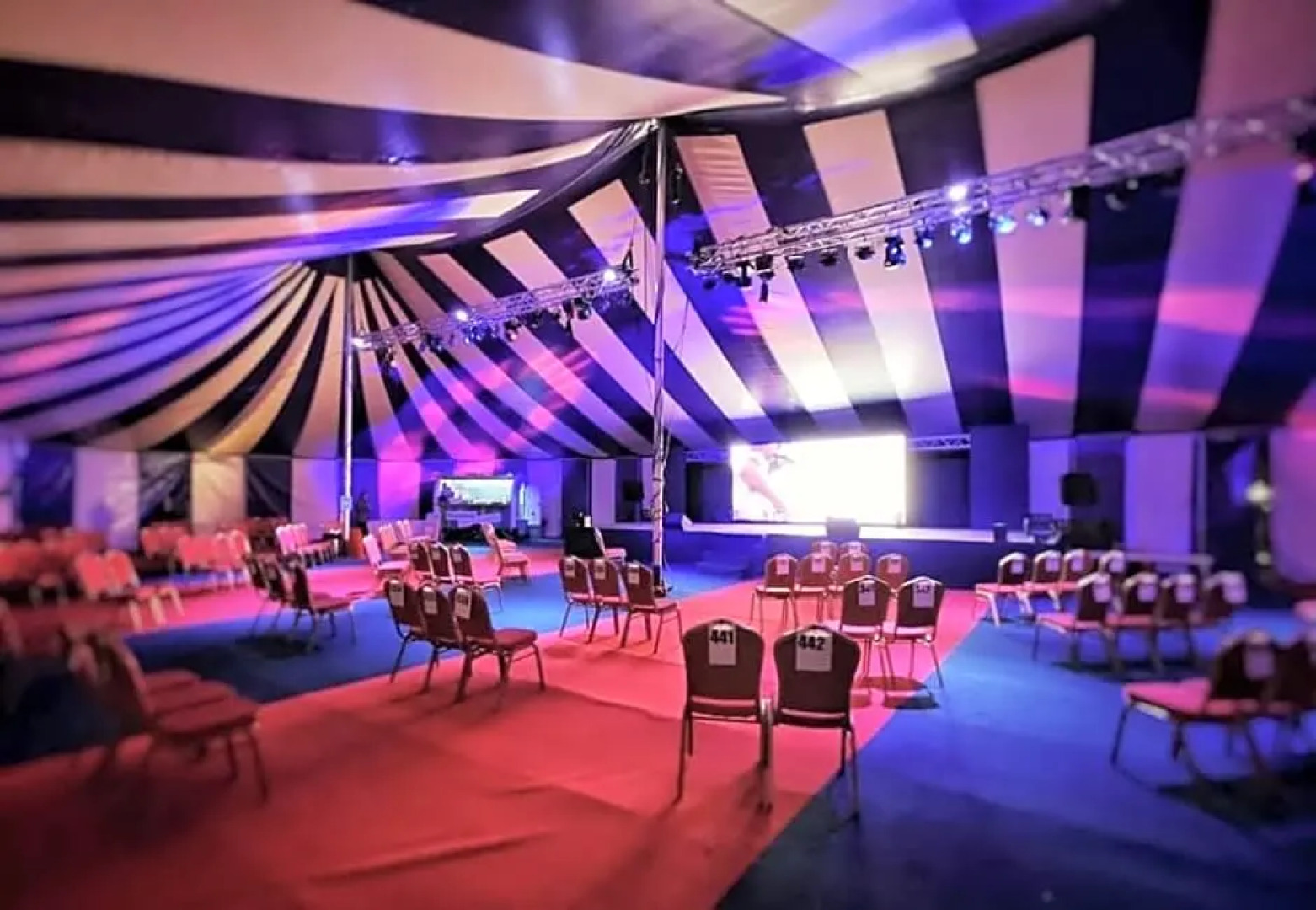 The Luxury break Sleeps 6 at 44 Kingfisher Court South facing