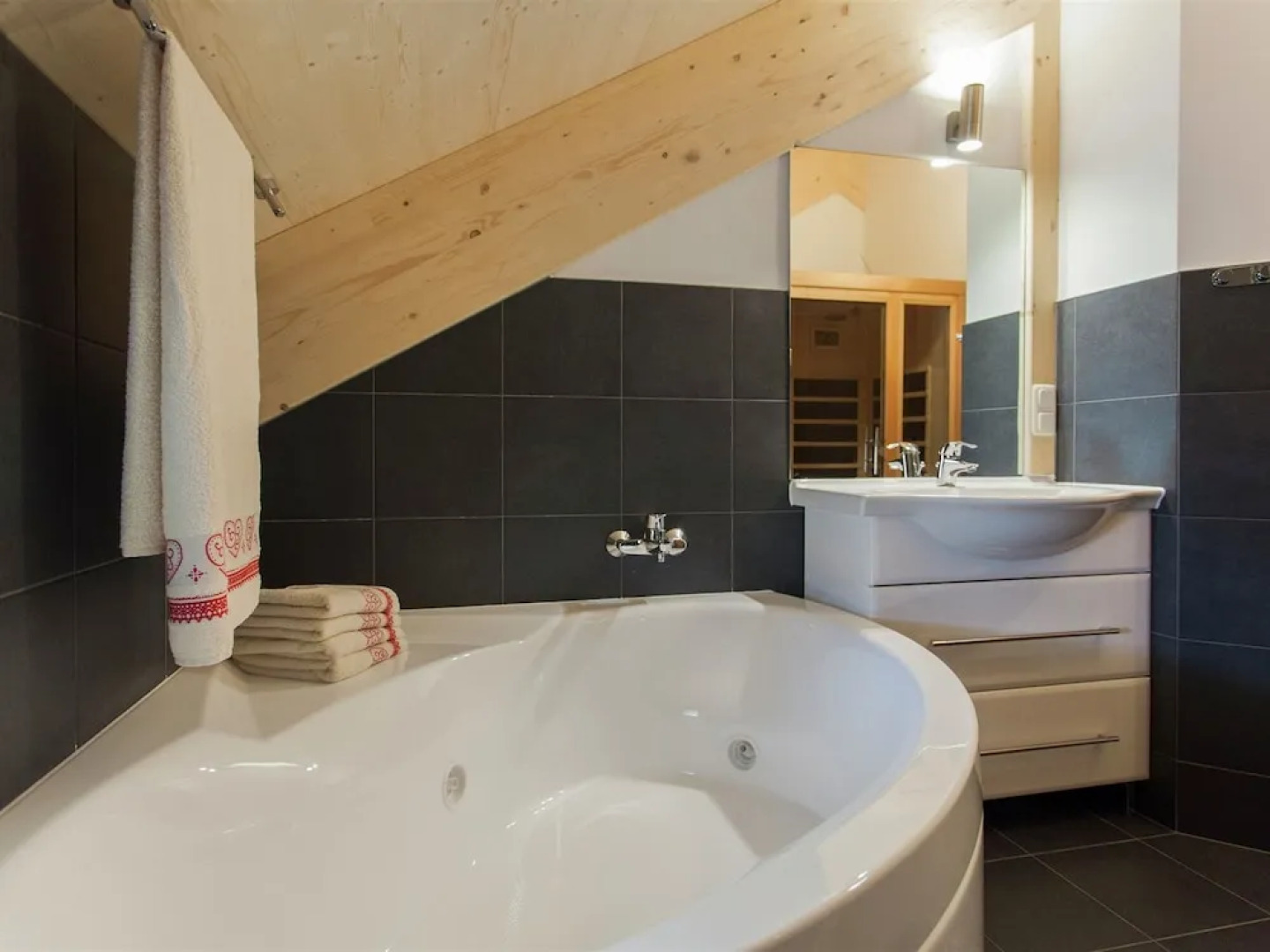 Wooden Chalet with Wellness Centre in Hohentauern