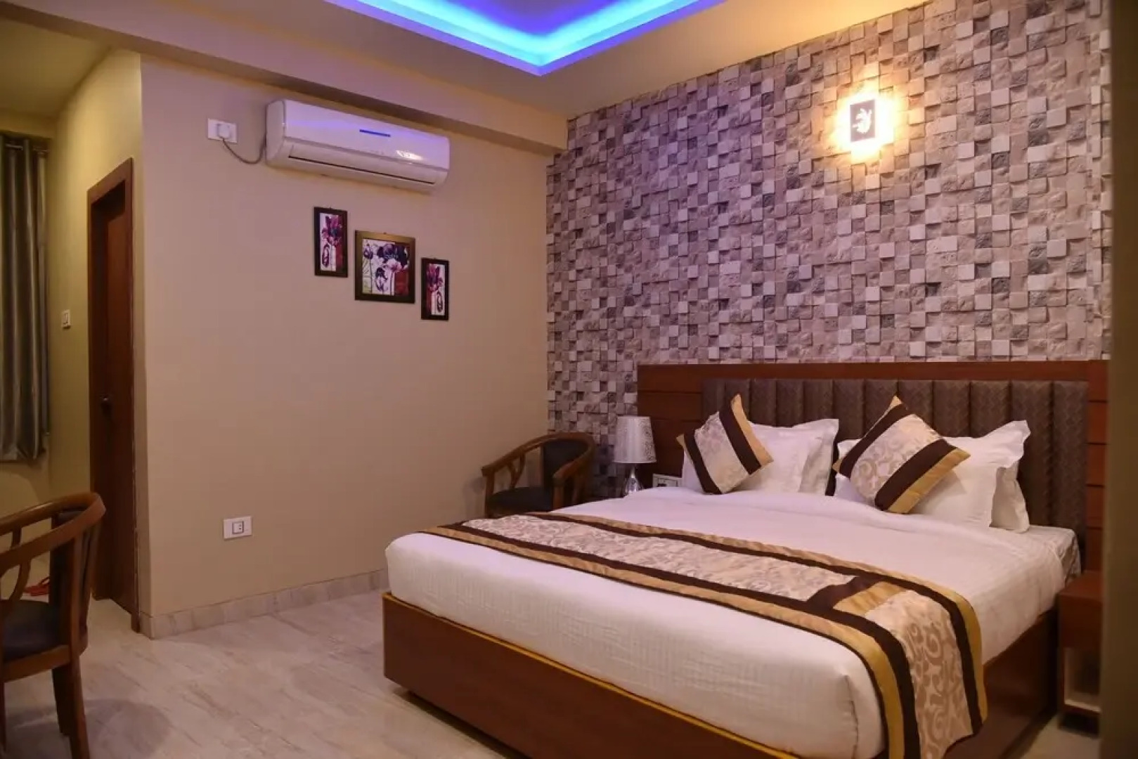 Hotel Pratap International by ShriGo