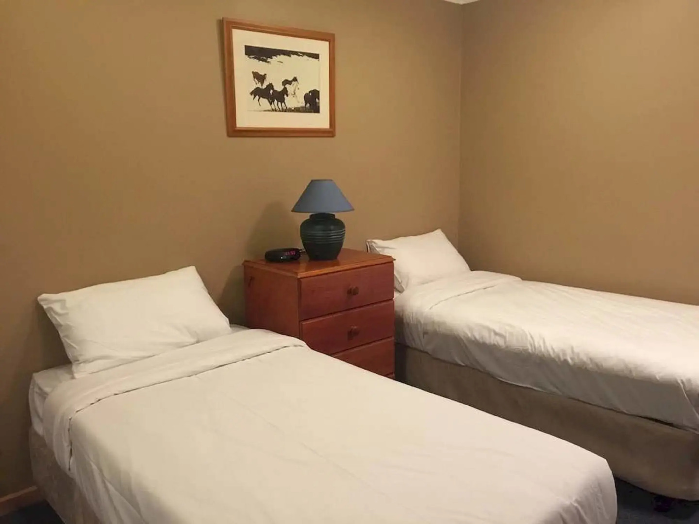 Man From Snowy River Hotel