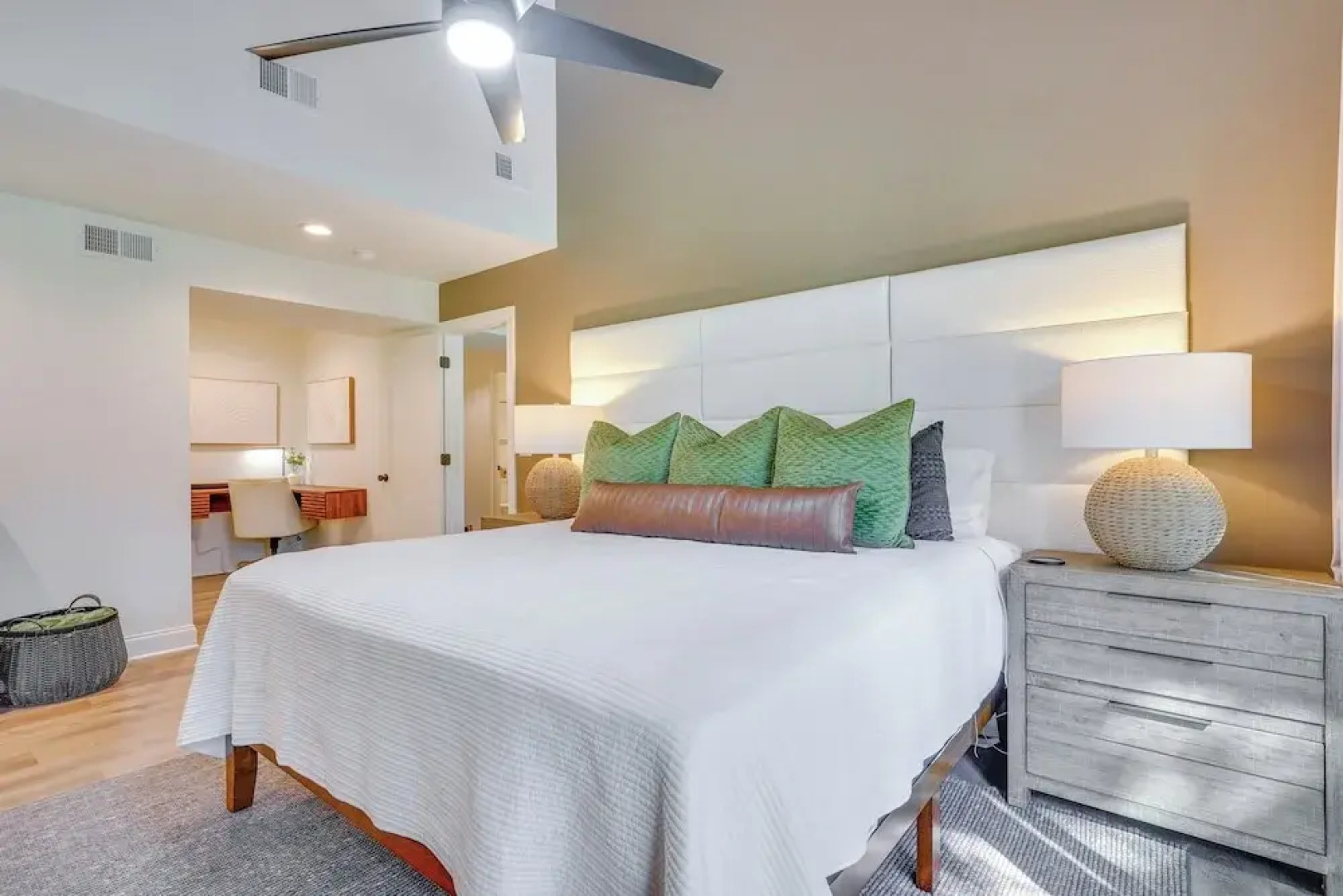 < 1 Mi to Seabrook Island Beach: Golf-view Villa!