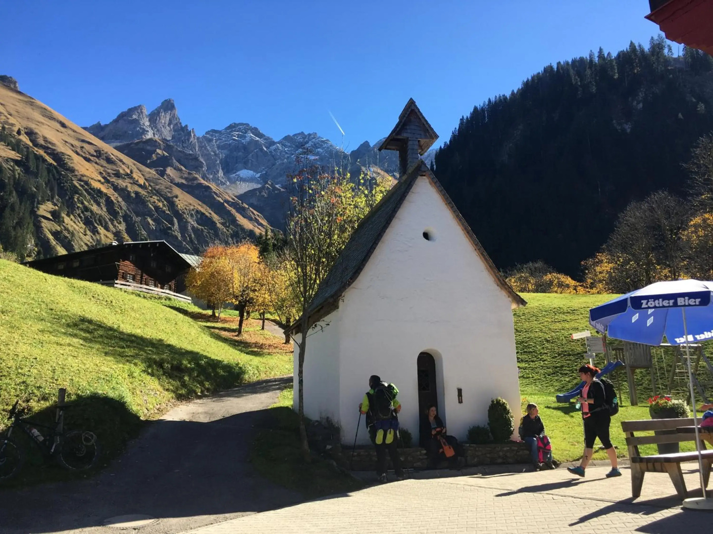 Gemütliche Ferienwohnung Bergwiese, 2-Raum, separates Schlafzimmer, schönen Balkon oder Terrasse, Komfort Ausstattung, ruhige Lage, kostenfrei WLAN, Sauna im Landhaus, Brötchenservice, Parkplatz kostenfrei, Hunde auf Anfrage, Tankstelle für E-Autos