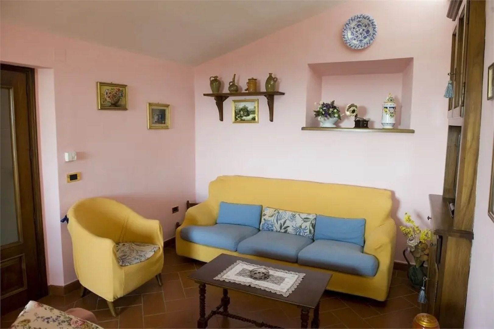 Villa Trasimeno with pool and lake view