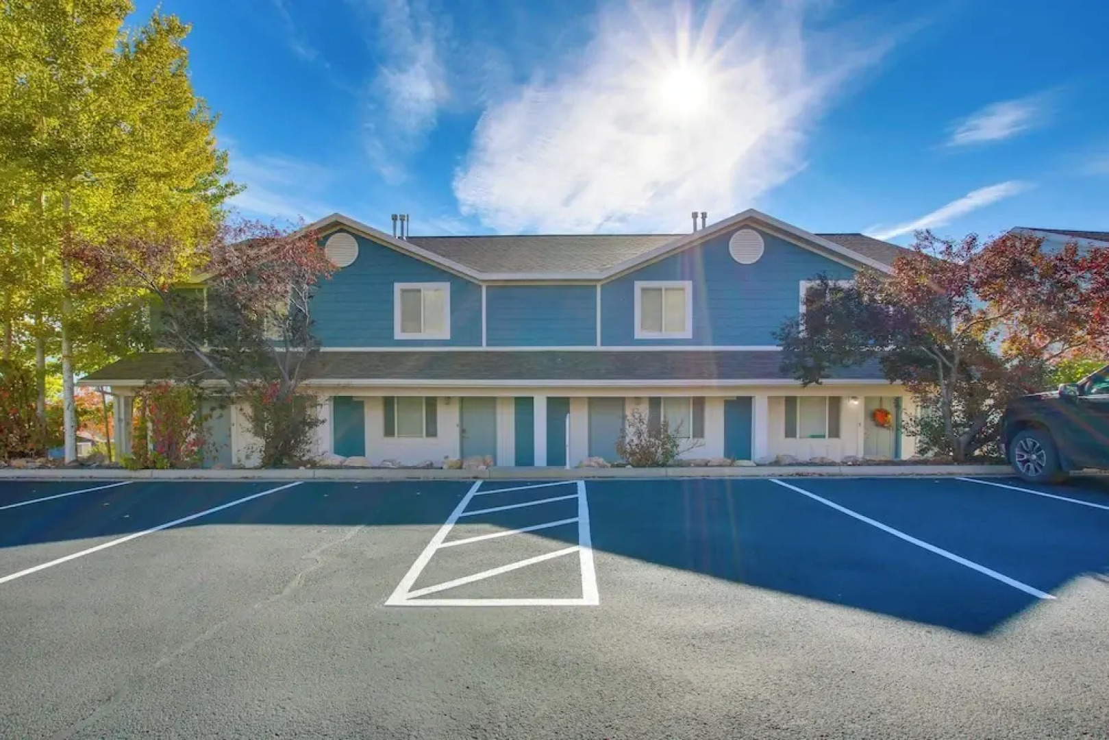 Spacious Garden City Townhome w/ Lake Views!