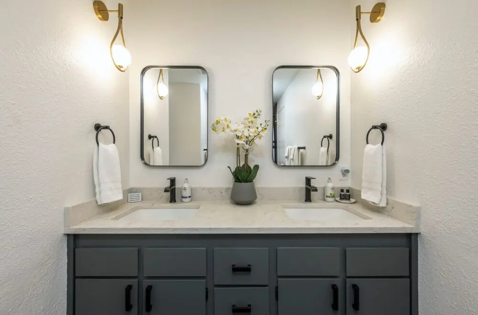 Point Lyle 3 Bedroom Home by RedAwning