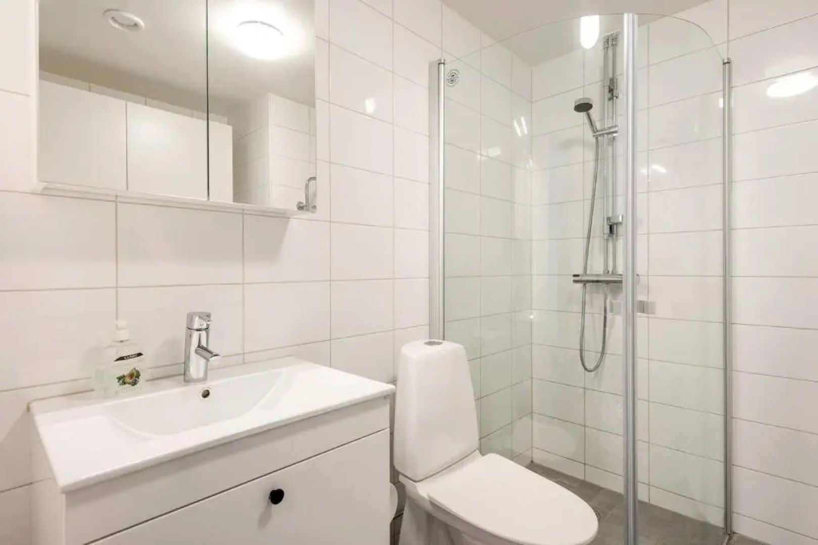 Luxury Business Studio Apartment - Garden View