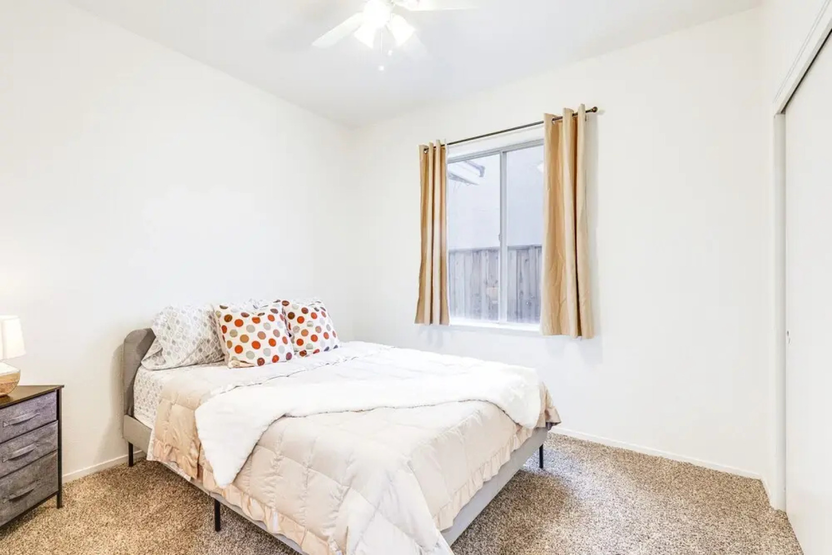 Spacious Los Banos Home w/ Patio - Dogs Welcome!