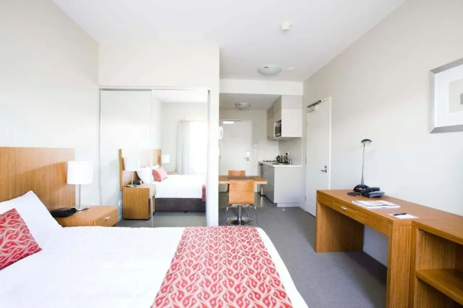 Gladstone Downtown Central Apartment Hotel