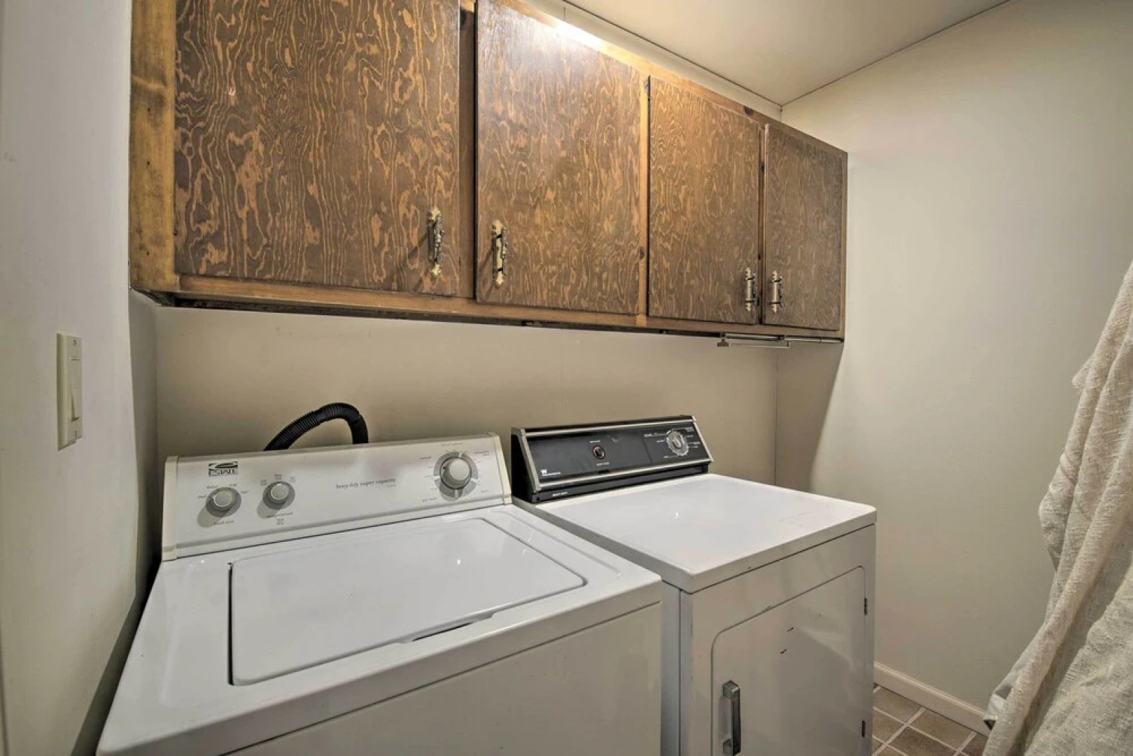 Inviting Home w/ Pool & Hot Tub on Table Rock Lake