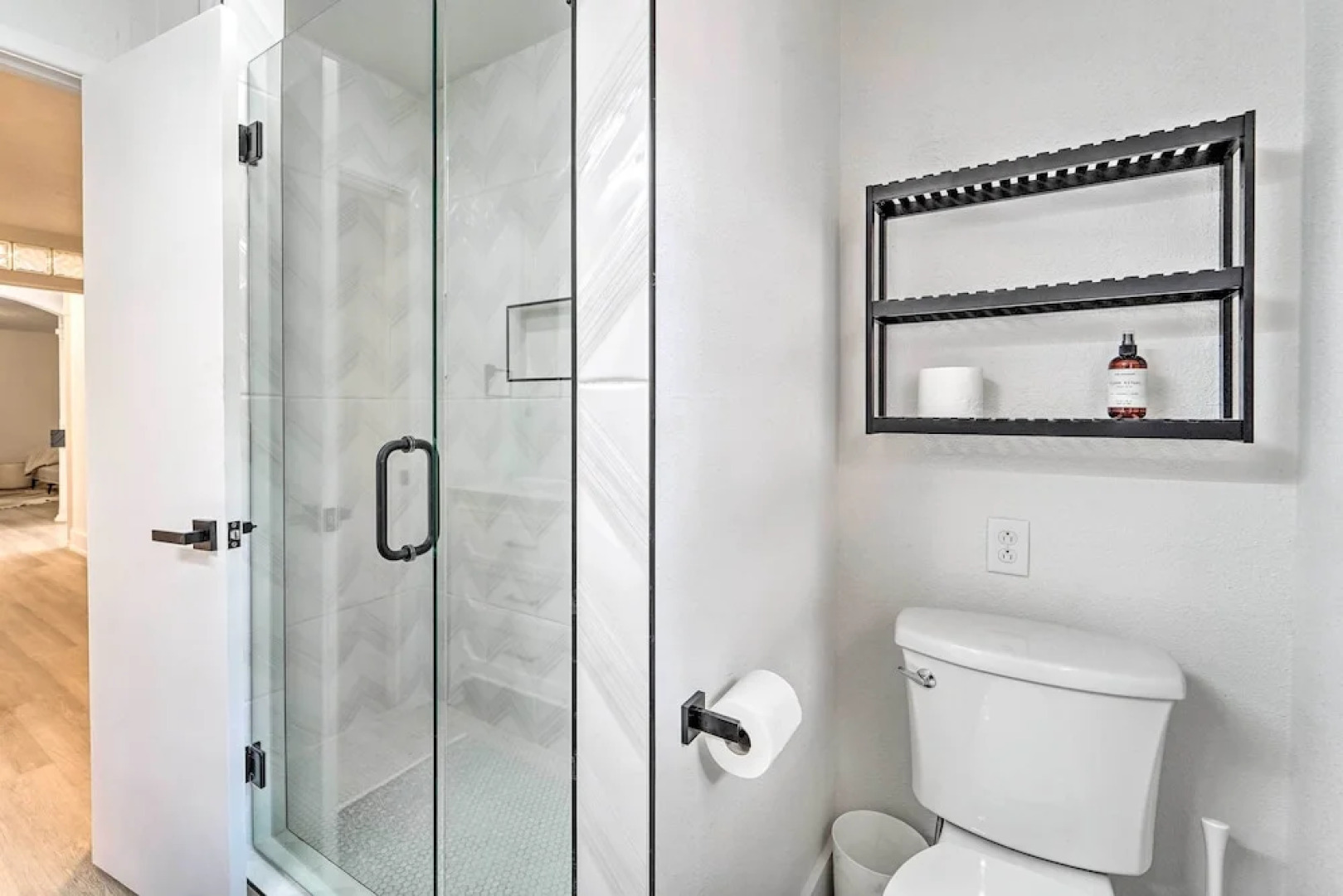 Luxurious Lubbock Home: Fire Pit, Outdoor TV!