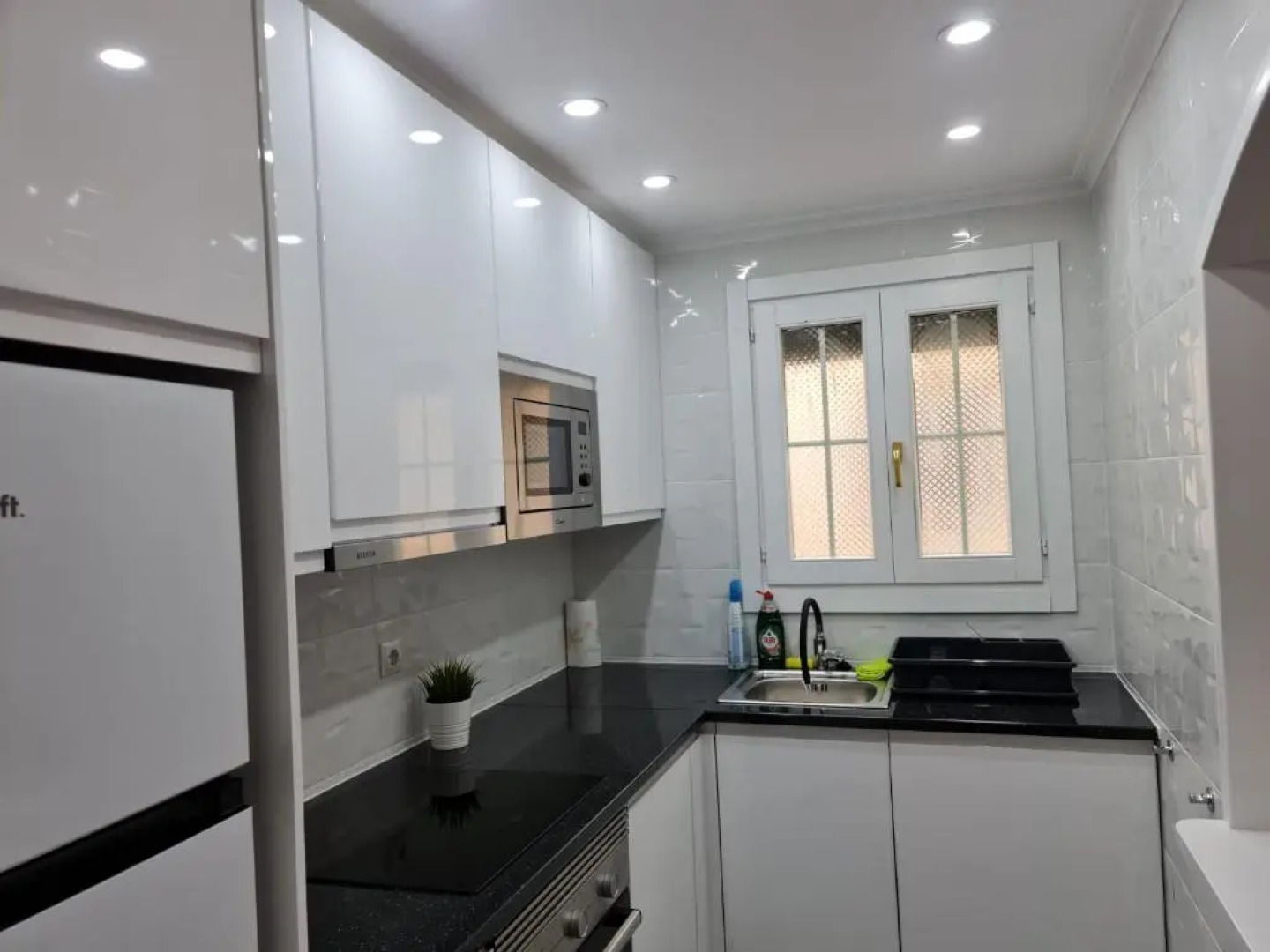 Centrally Located Apartment in the Beautiful Town of Los Alcazares - RDA28LA