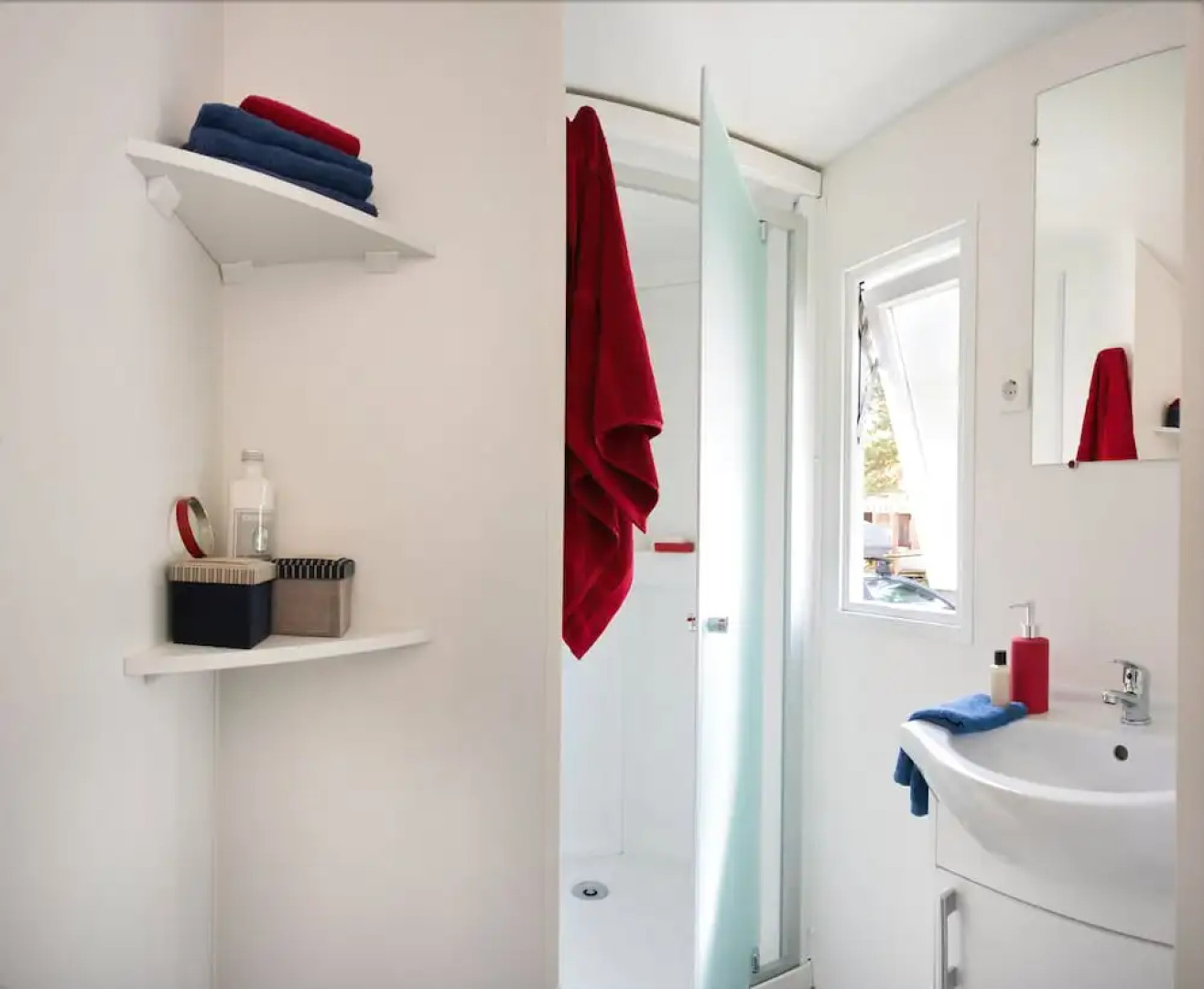 Mobile Home 8p dans le camping La Carabasse (emplacement Oliviers 26)