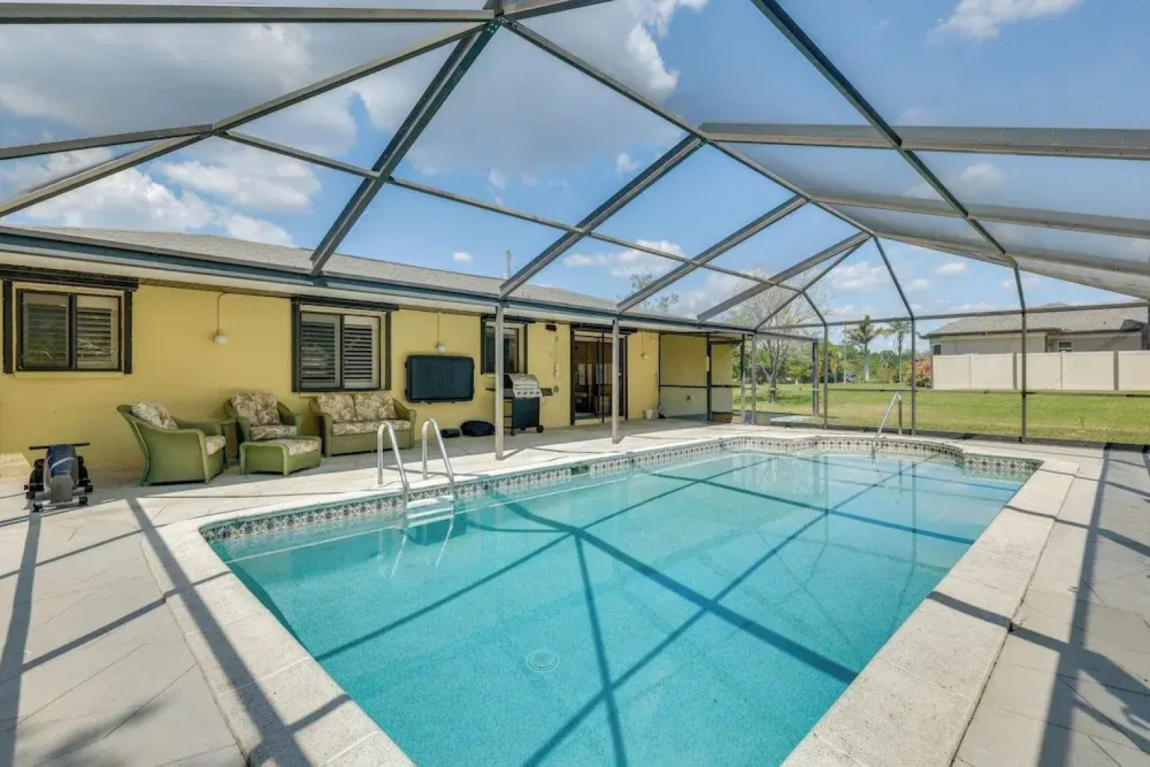 Saltwater Pool & Lanai: Lehigh Acres Escape!