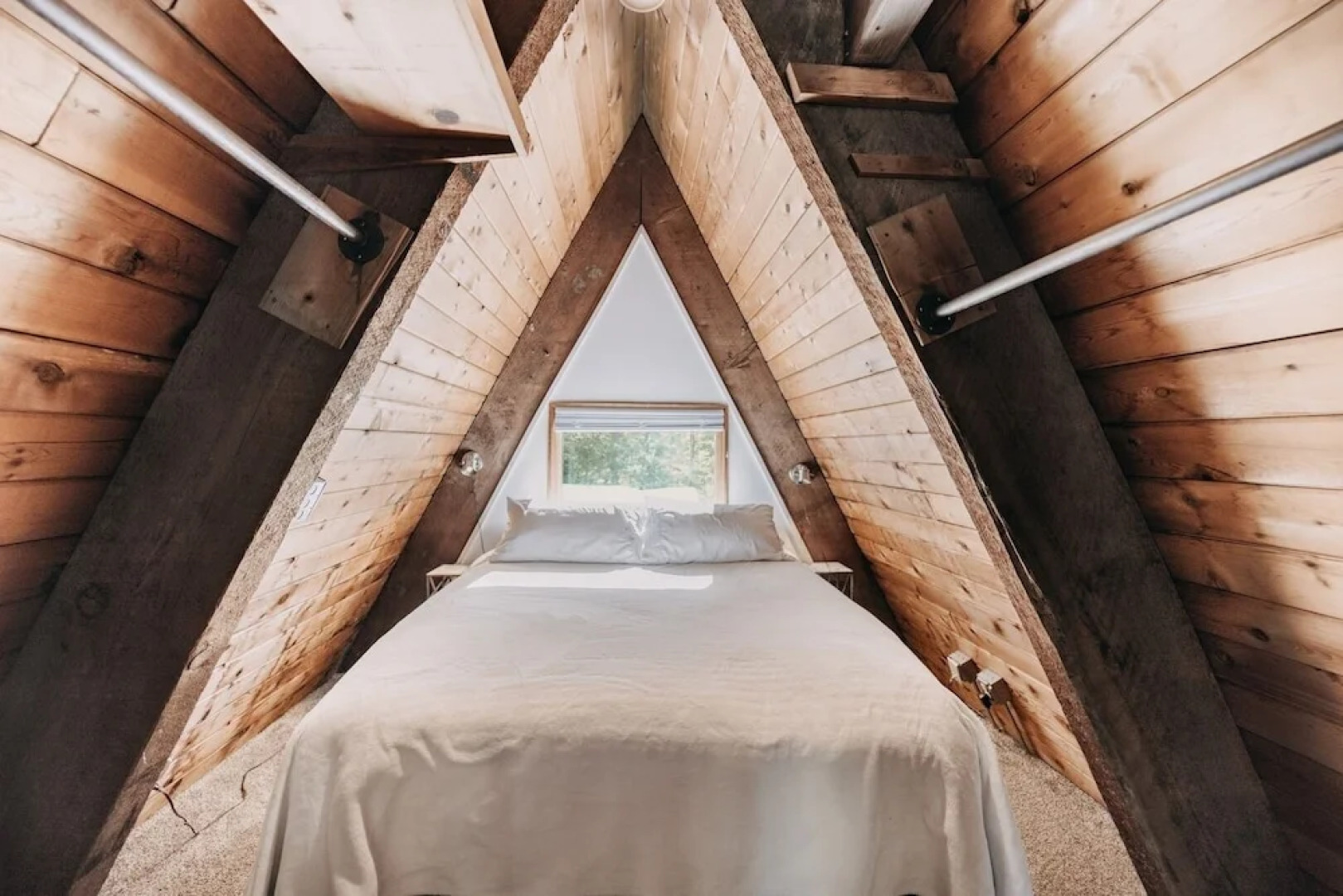 05mbh - Economical - Wifi - Pets Ok - F/p - D/w - Sleeps 2 1 Bedroom Apts by RedAwning