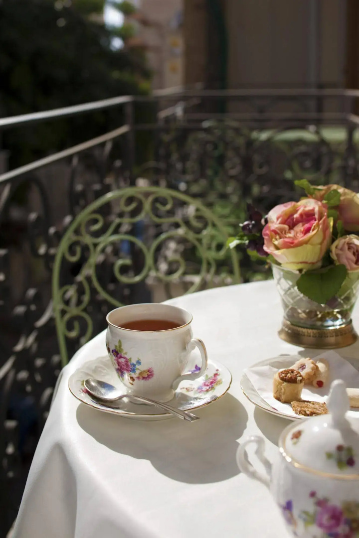 The Elliot - Adults only