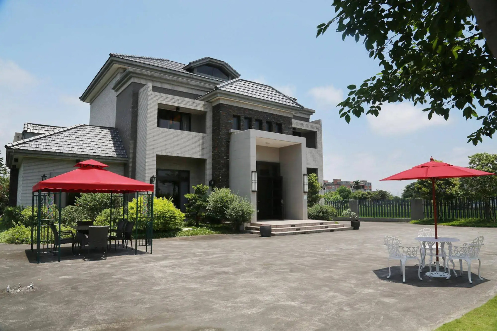 Spring Four Season Resort