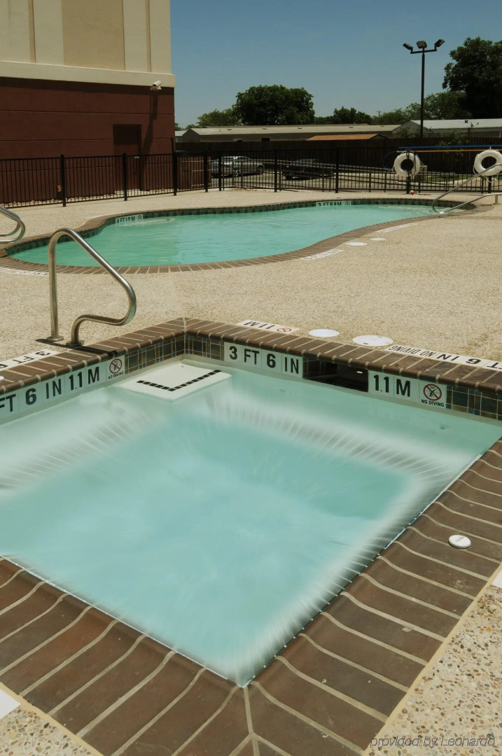 Holiday Inn Express Hotel & Suites Uvalde by IHG