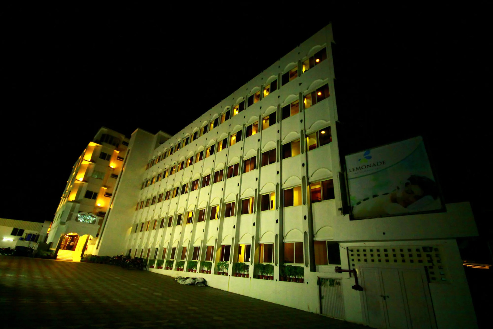 Hotel Holiday Resort