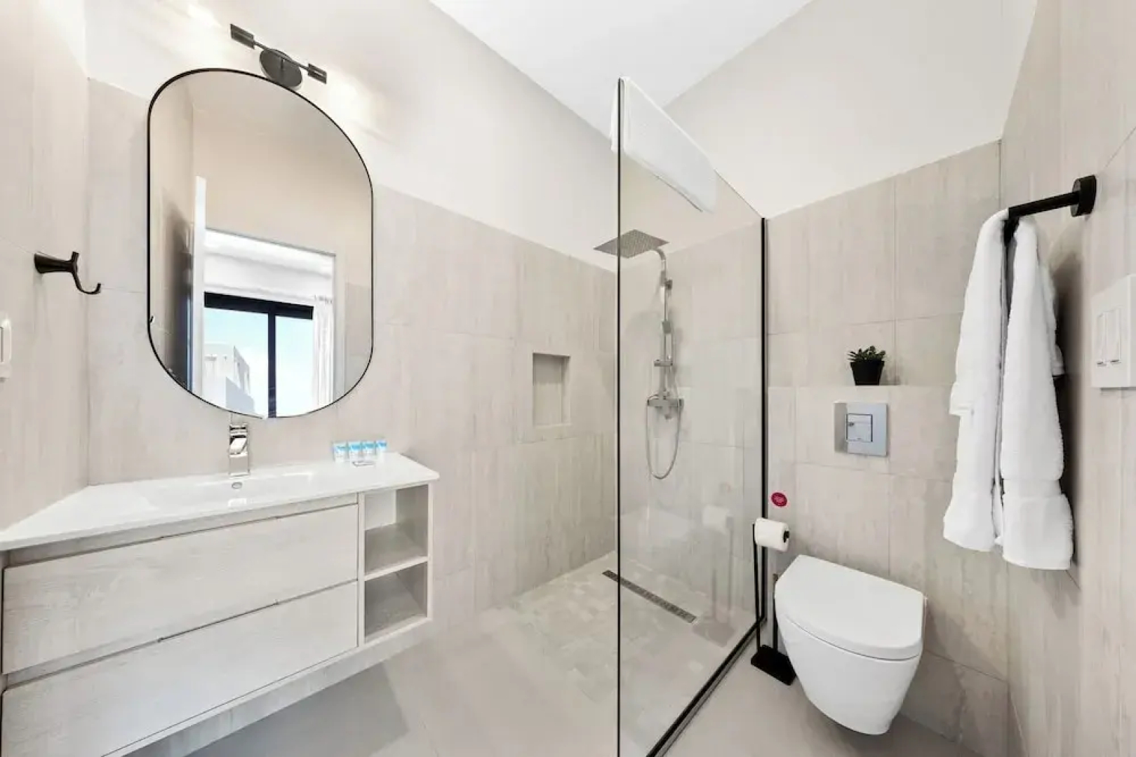 Catalina Residence Apt 3 - L.g. Smith Boulevard 546-j