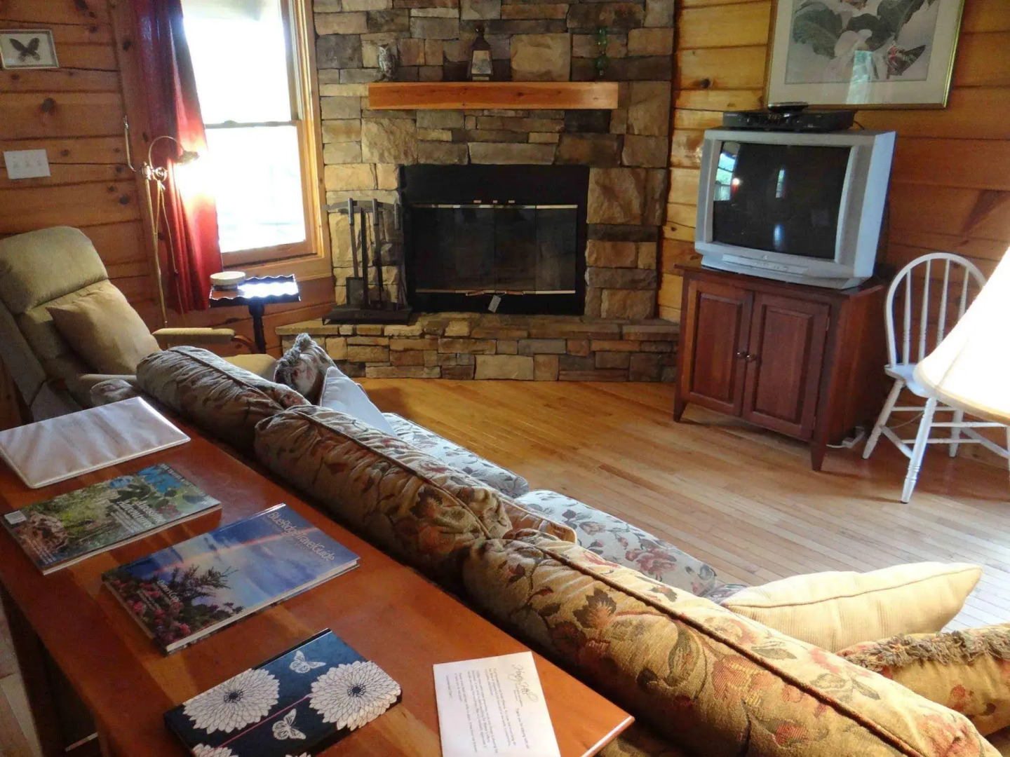 Engadine Inn & Cabins