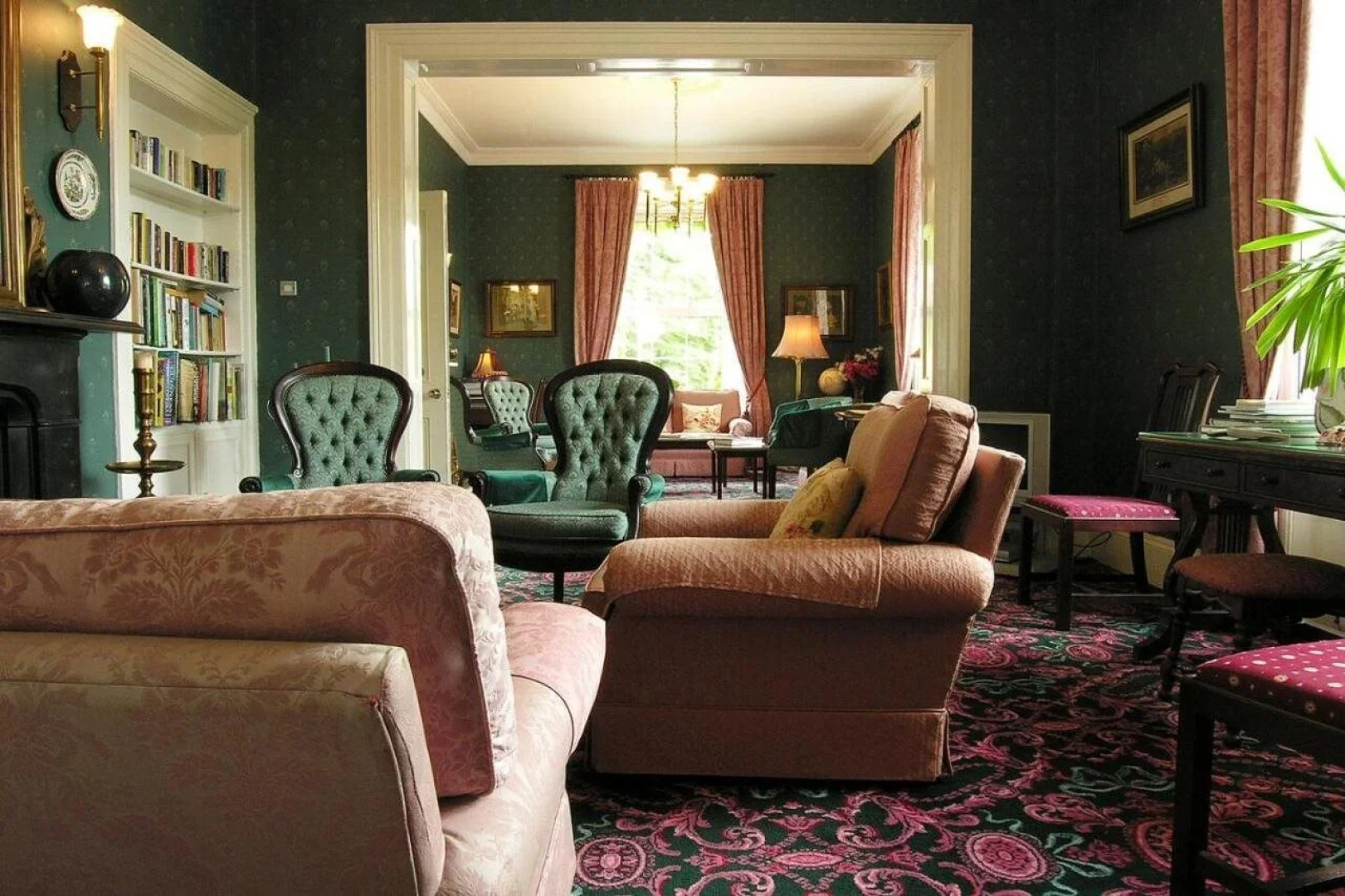 Ross Lake House Hotel