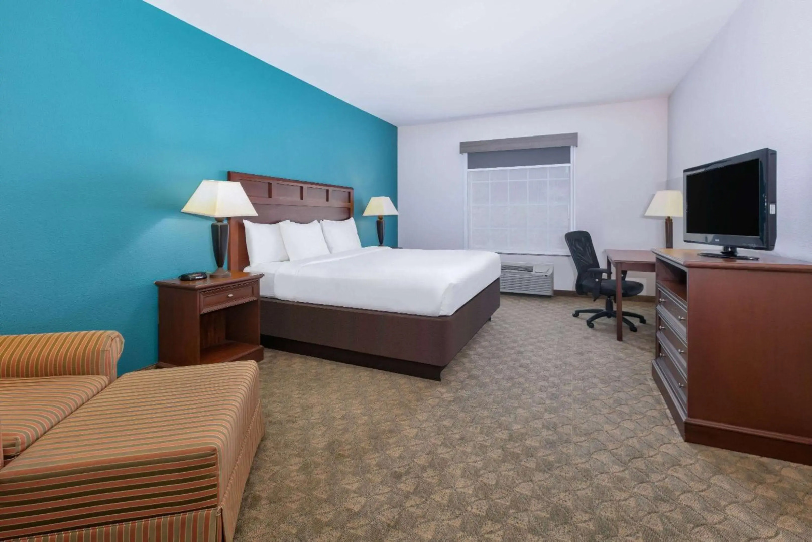 Baymont Inn & Suites by Wyndham Glen Rose