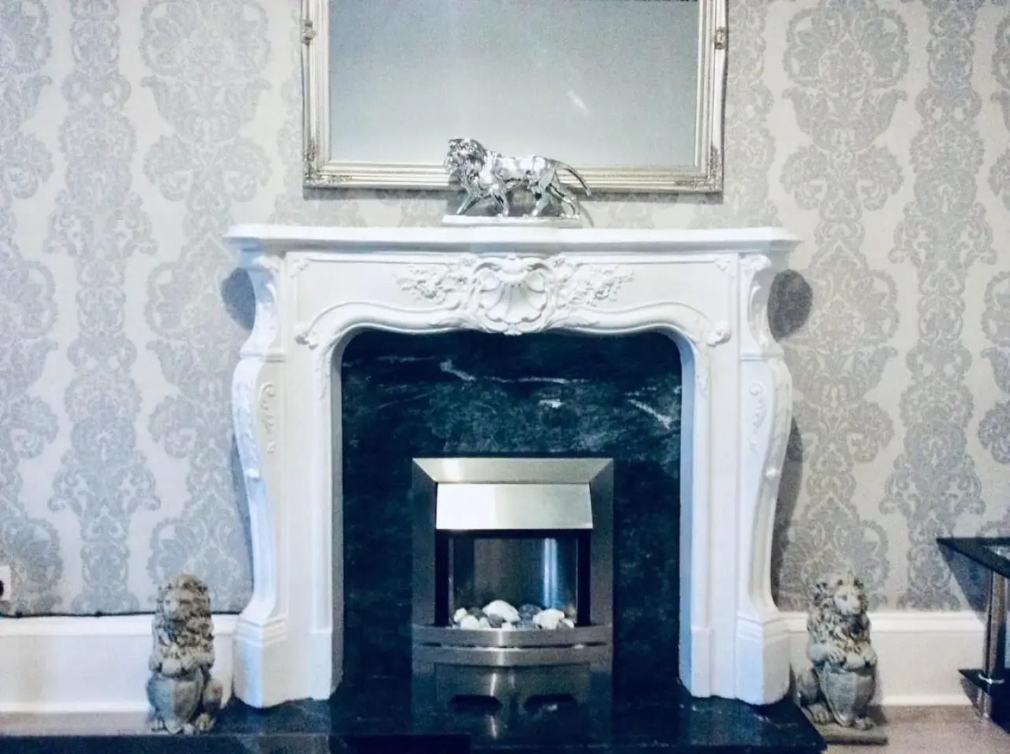 The Lion'S Den On Royal Street