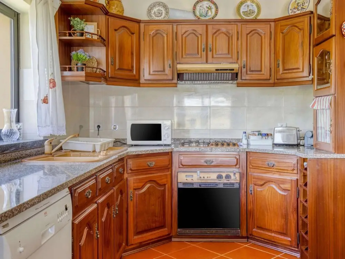 Carcavelos Villa With Pool