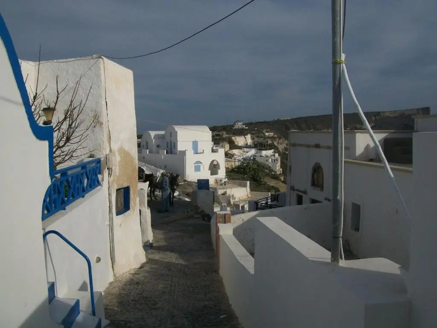 Agrilia secluded cave house