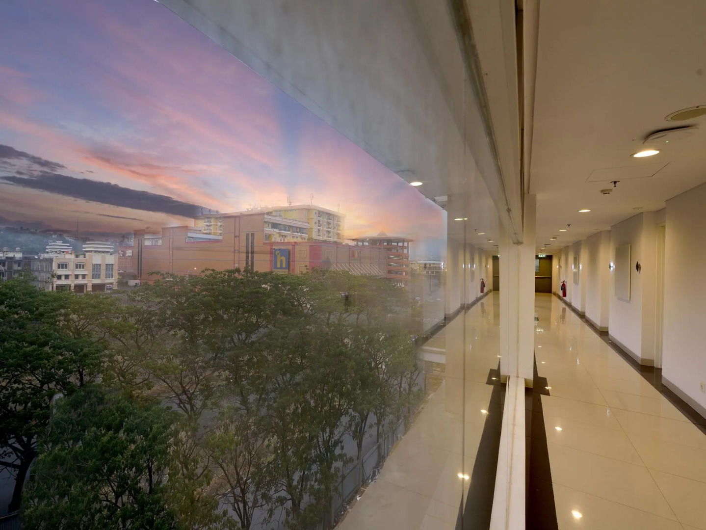 Whiz Prime Hotel Megamas Manado