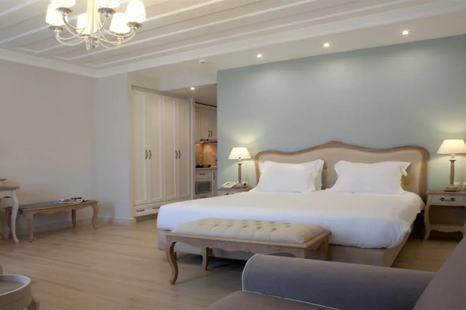 Royal Nidri Hotel & Apartments