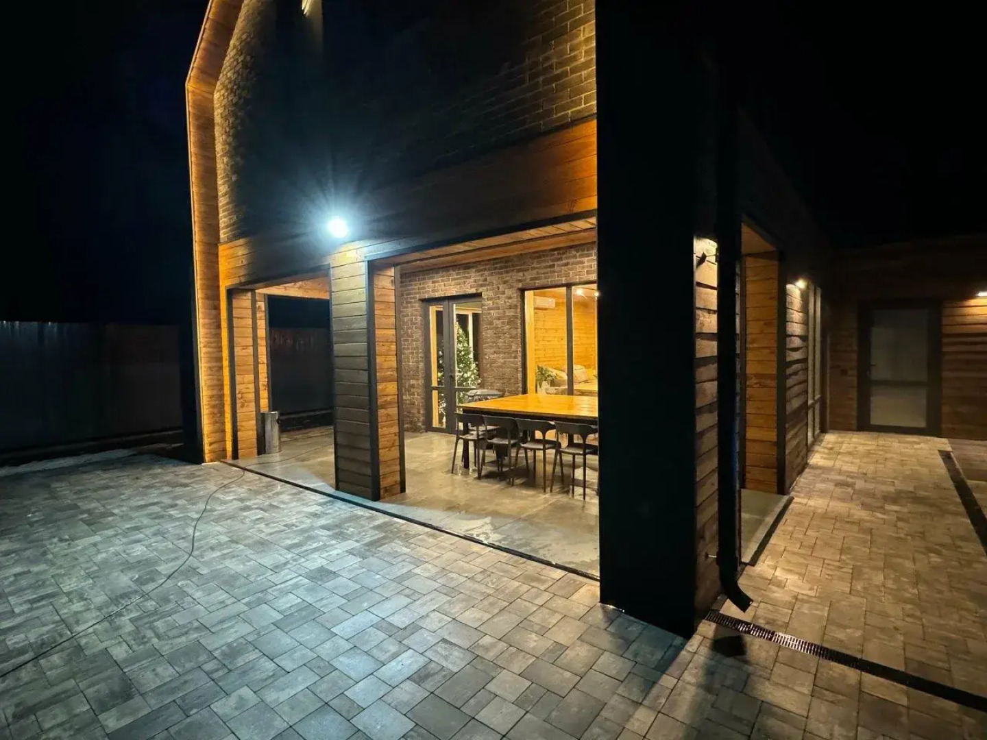 Barney’s House (Барнис Хаус)