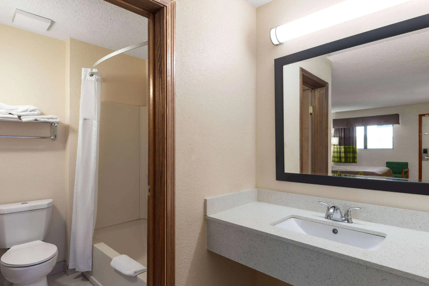 Super 8 by Wyndham Fort Mitchell Cincinnati Area