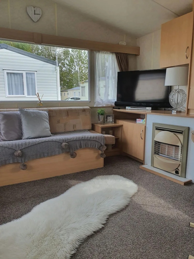 Stunning 2-Bed Sleeps 6 Caravan in Felixstow