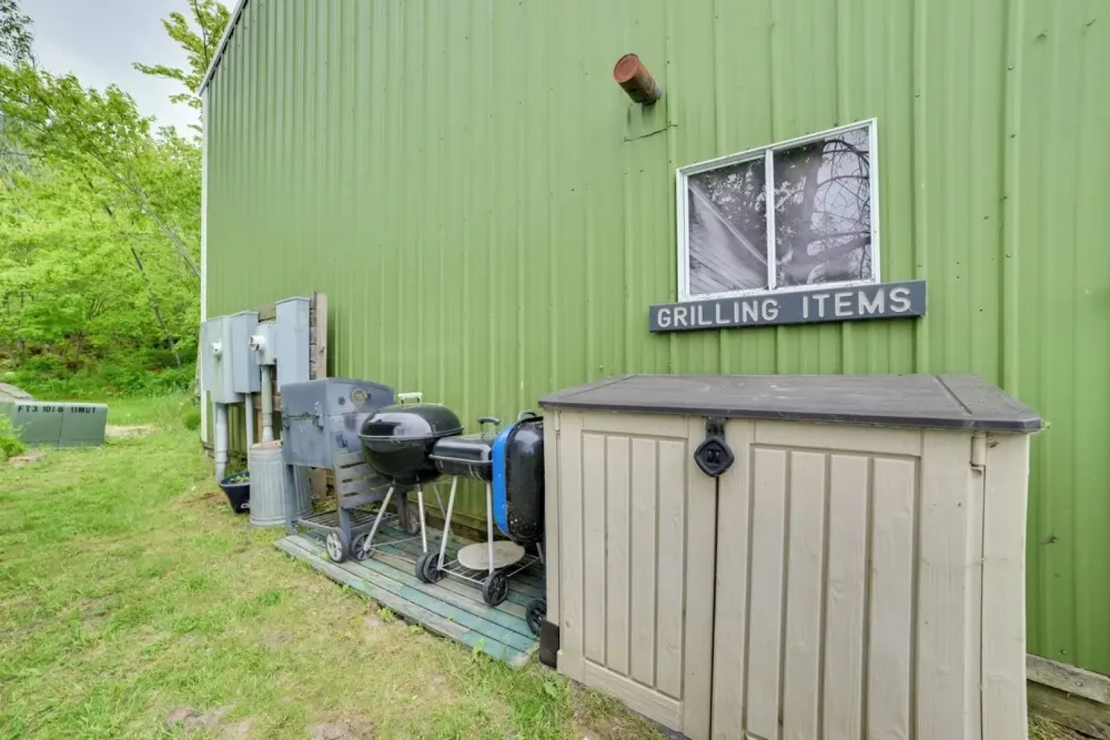 Sandy Beach & Sunset Views: Cedarville Cabin!