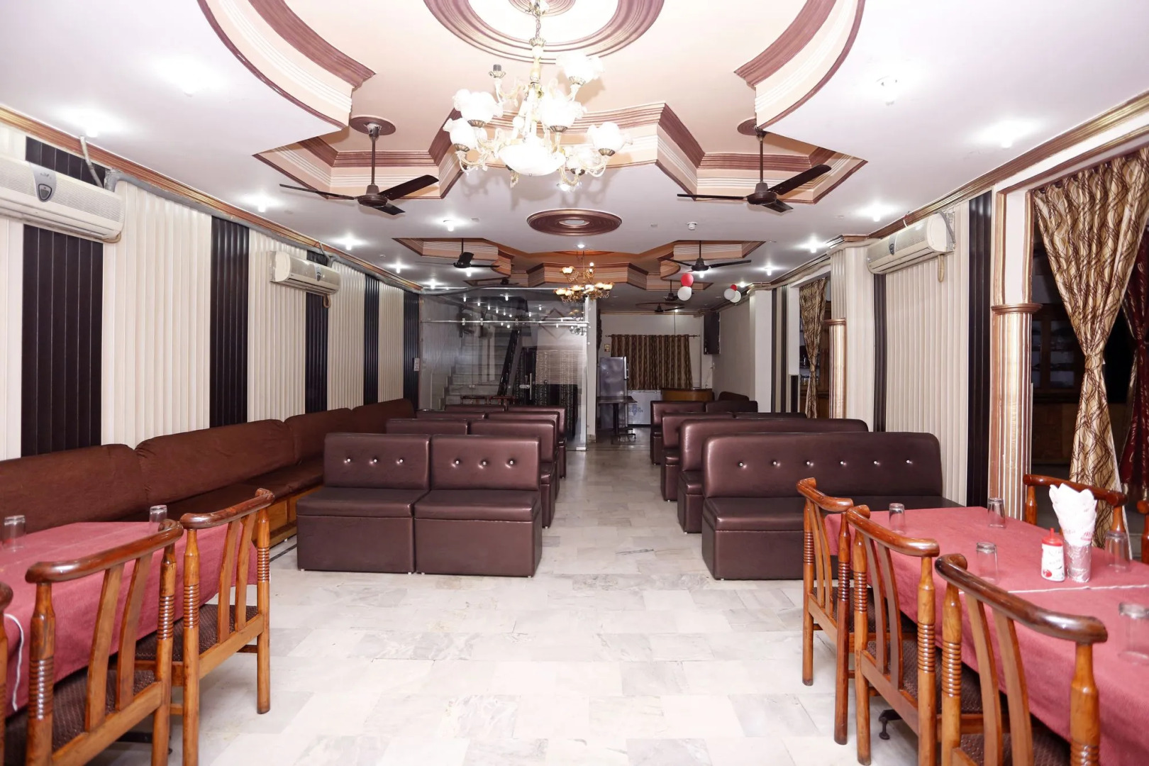 OYO 5851 Mehfil Hotel