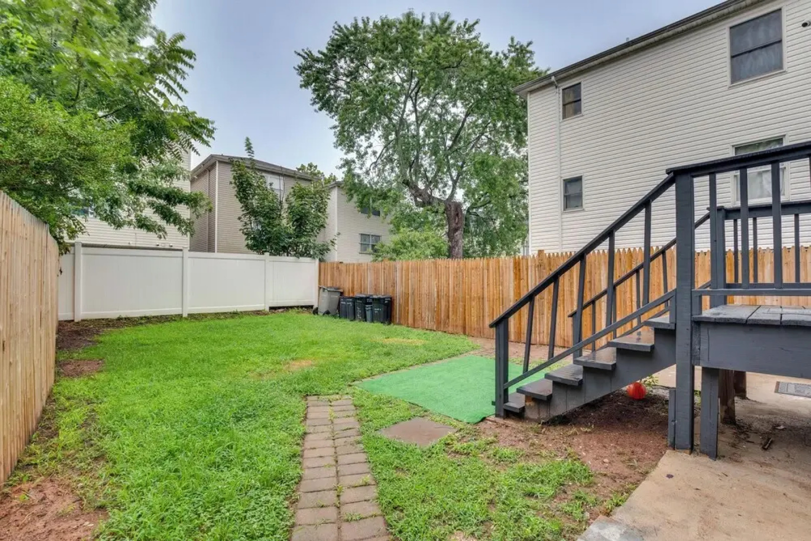 Convenient Elizabeth Apartment w/ Private Balcony!