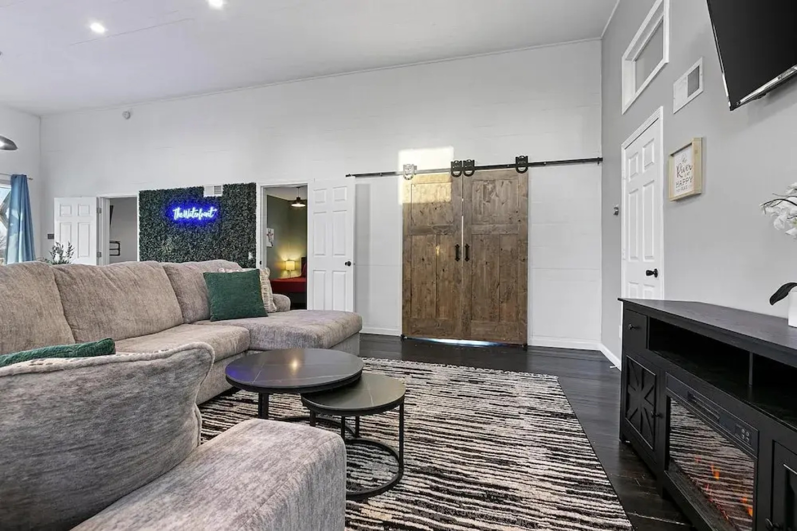 The Waterfront - Waterslide Game Room Sleeps 26