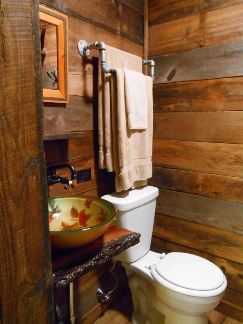 The Owl's Perch (5 inch clearance needed)