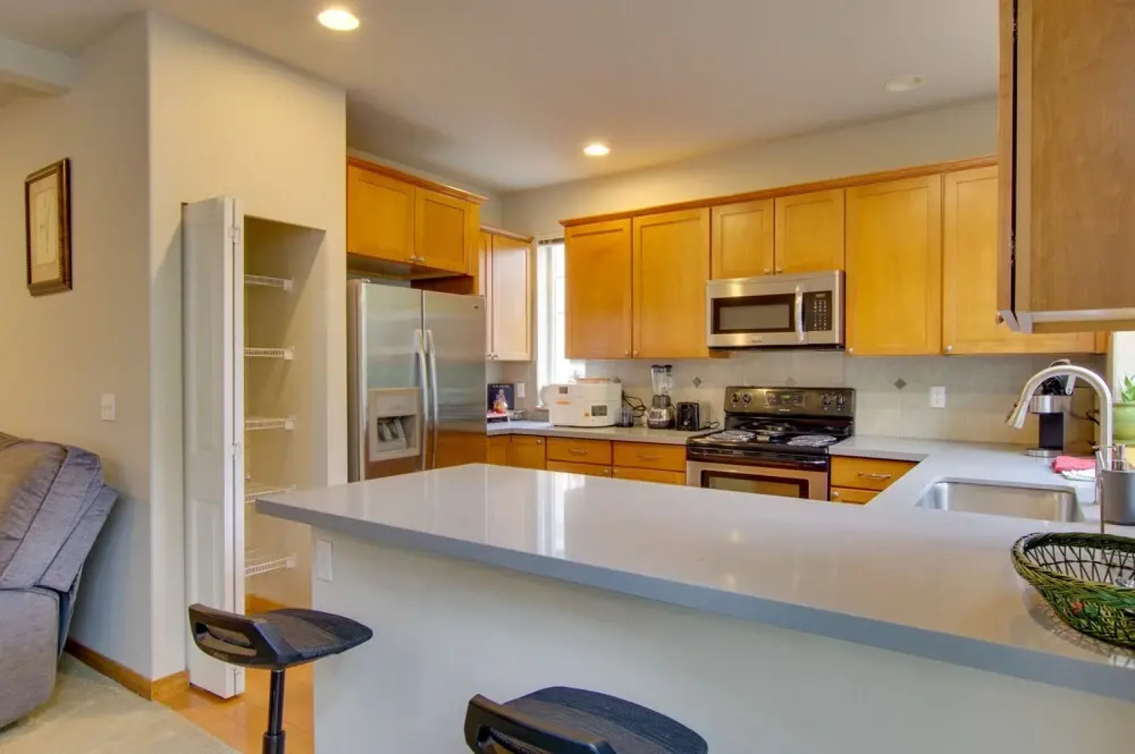 Charming Everett Townhome - 3 Mi to Downtown!