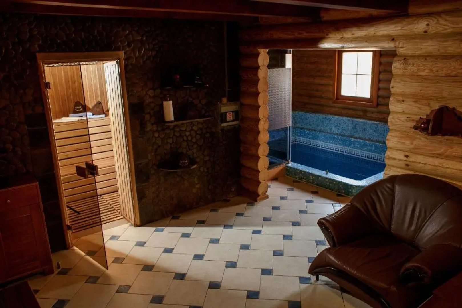 Toursit Complex Polyana Kvasova