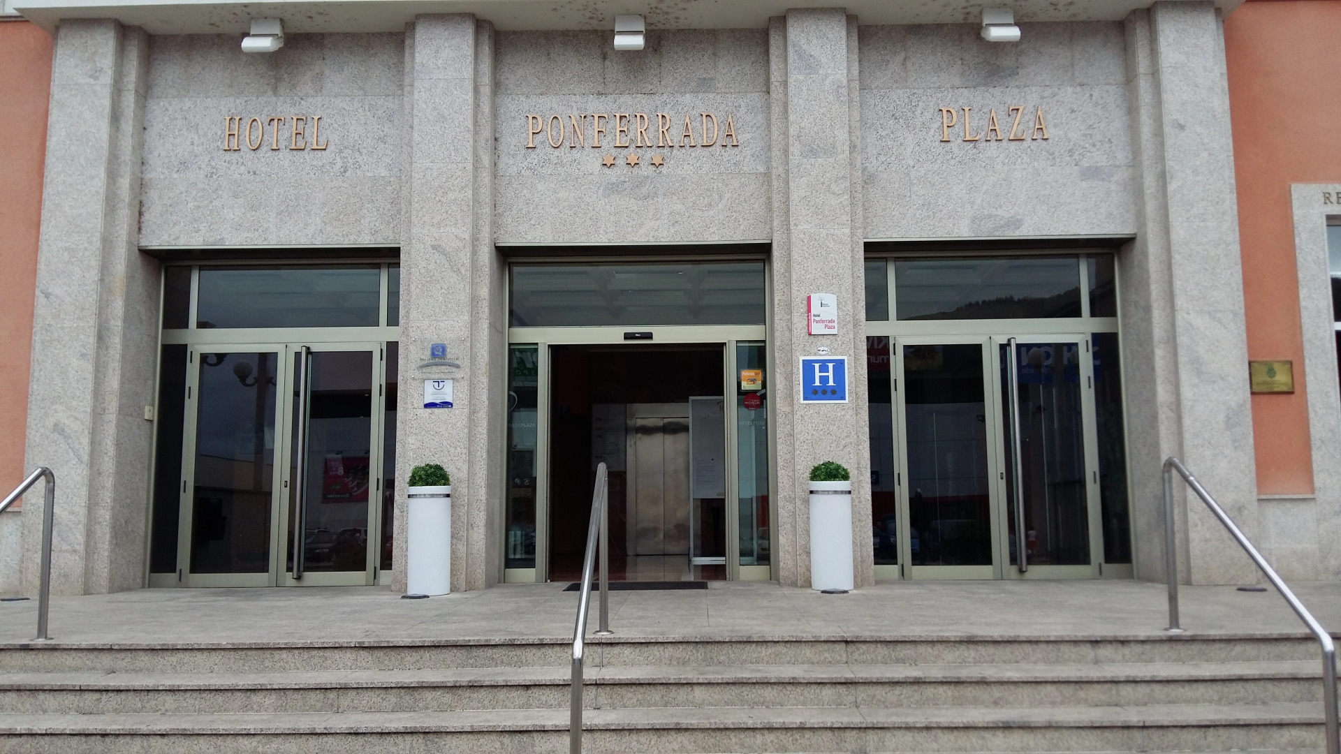 Отель Ponferrada Plaza