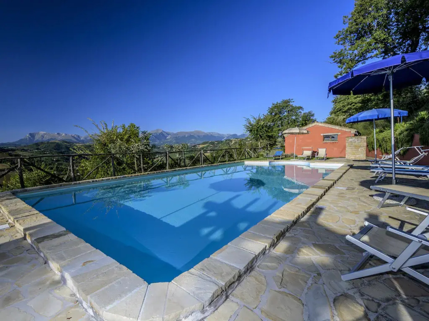 Beautiful studio in Monte San Martino surrounded by nature