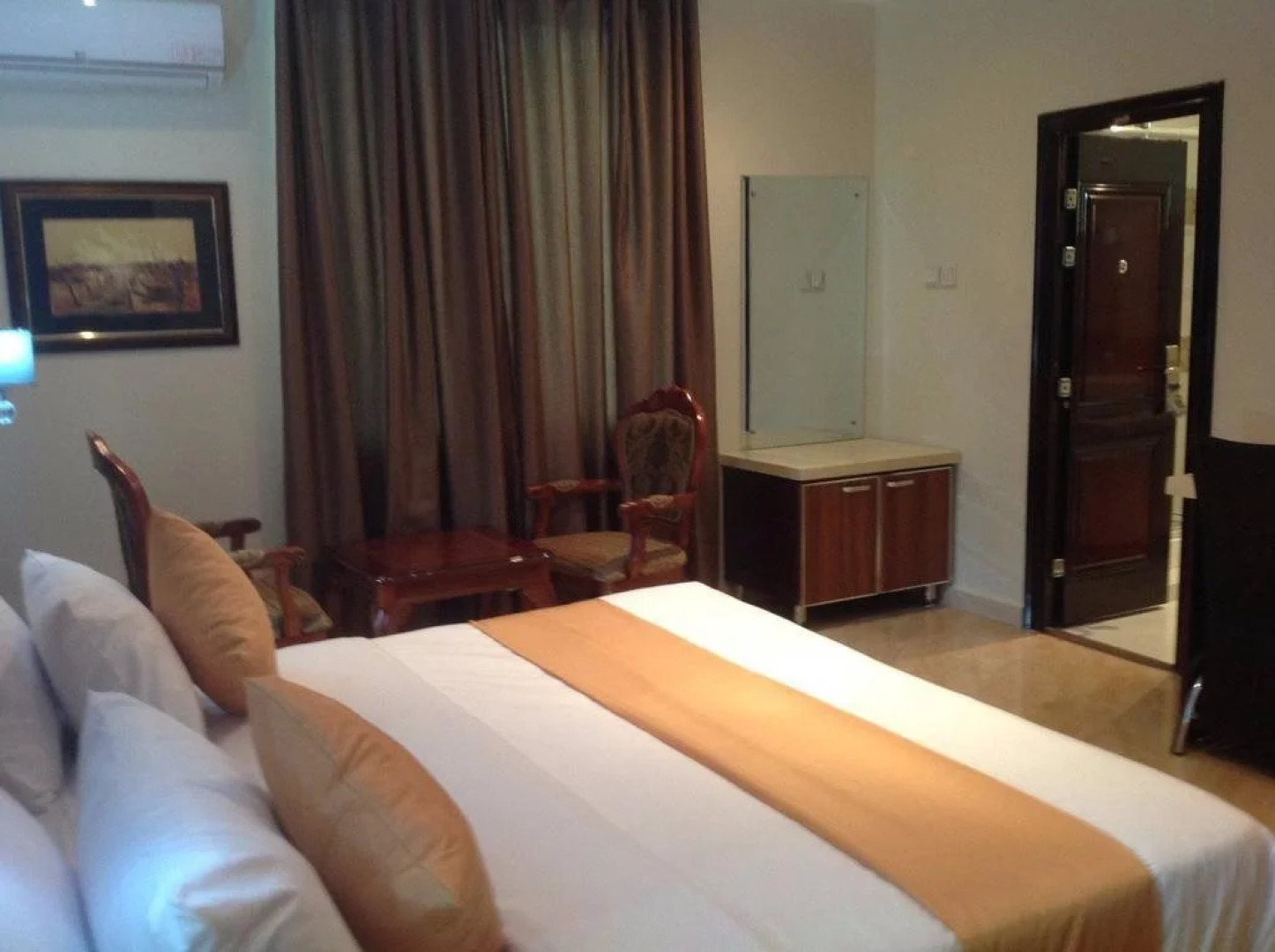 De Meros Hotel and Suites