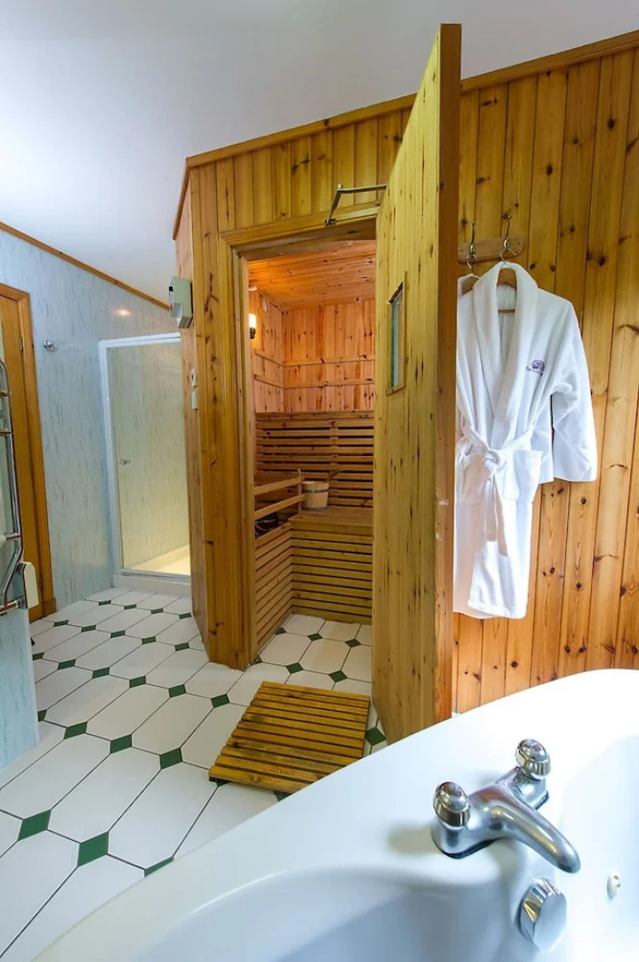 Beautiful 5 Star Chalet With Sauna and spa Bath