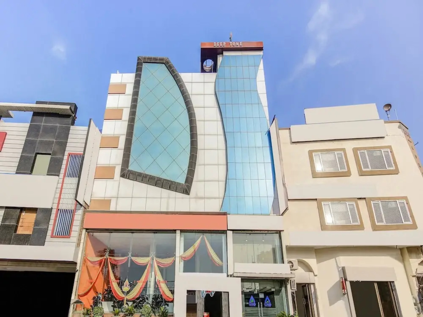 OYO 27999 Hotel Deep