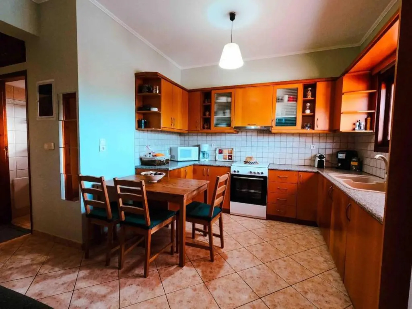 2 Bed House - Sleeps 5 - Garden - Parking - Wifi