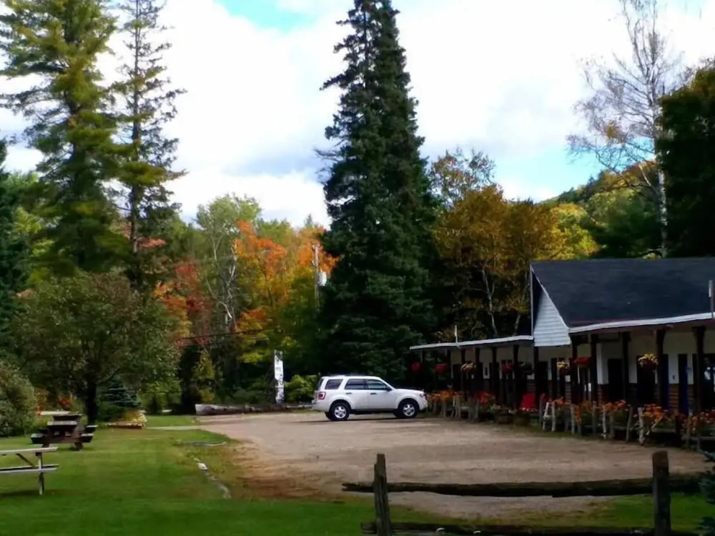 Dwight Riverside Inn