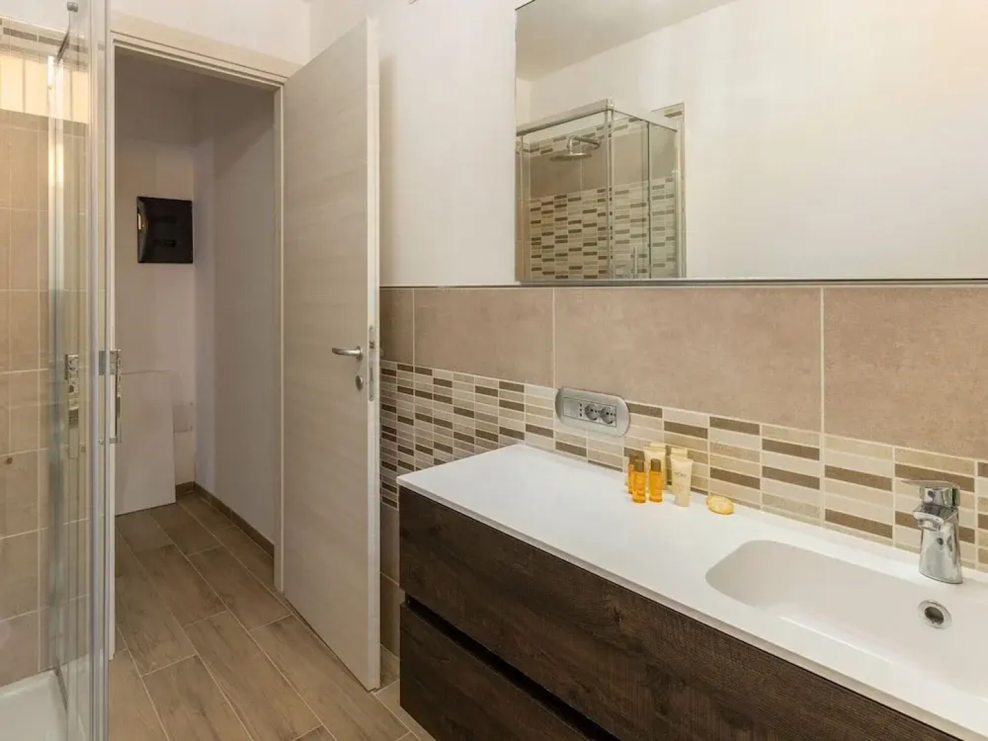 Apartment With Exclusive Swimming Pool