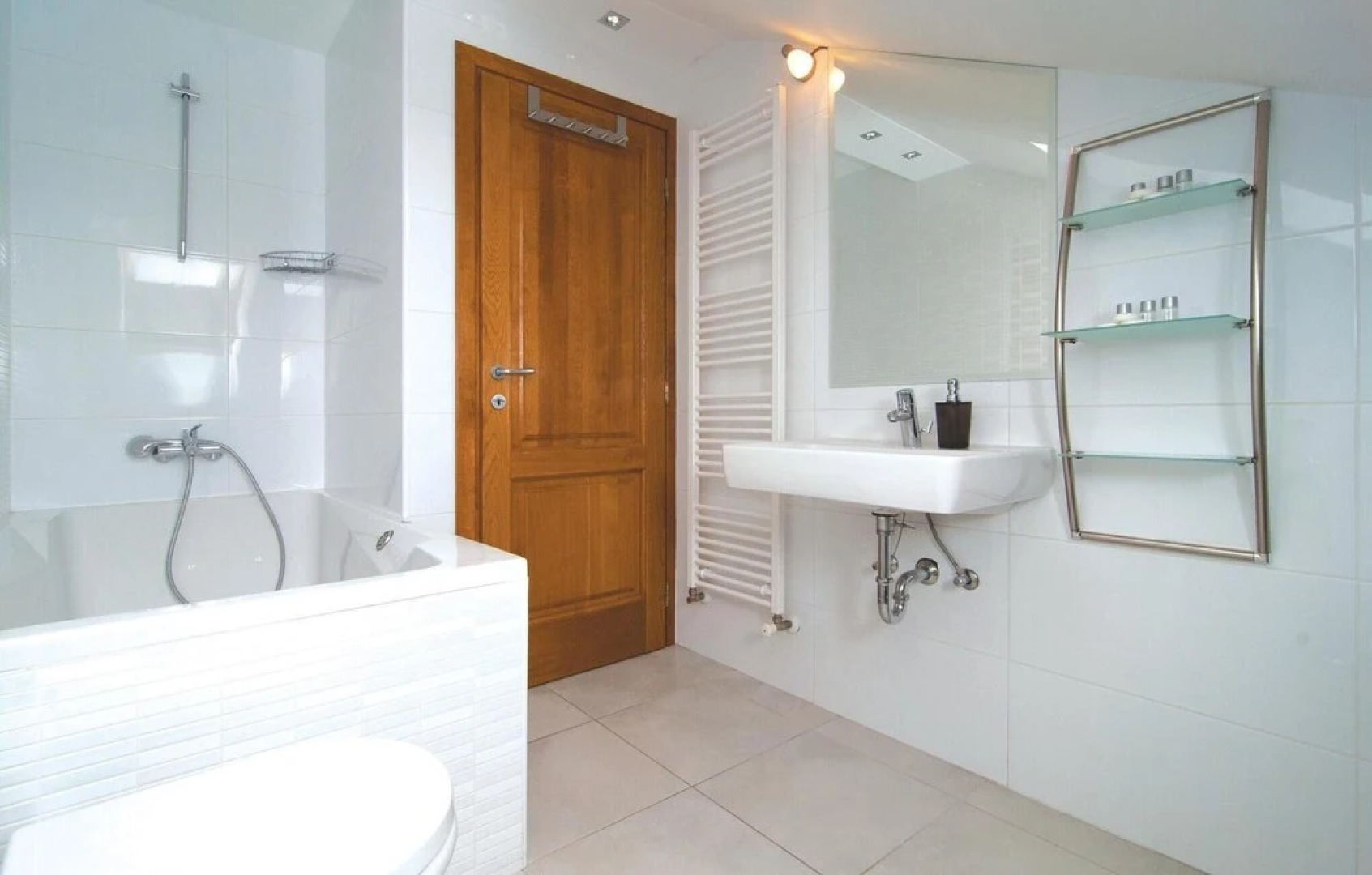 Beautiful Home in Kastel Gomilica With Jacuzzi, Wifi and 8 Bedrooms